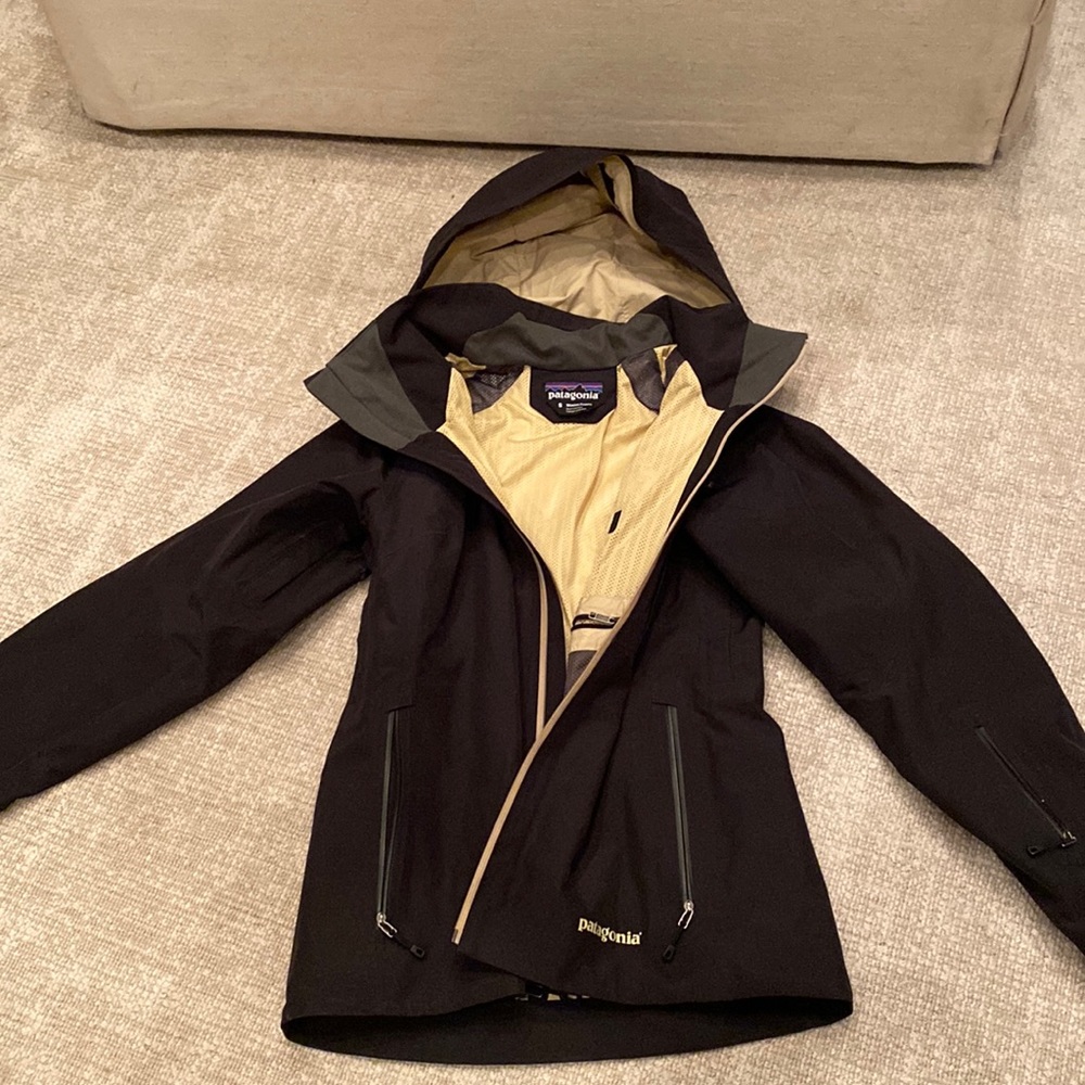 Patagonia ski jacket in great condition size Small